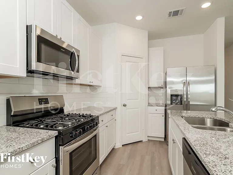 13003 Rosemary Cv — Photo 7