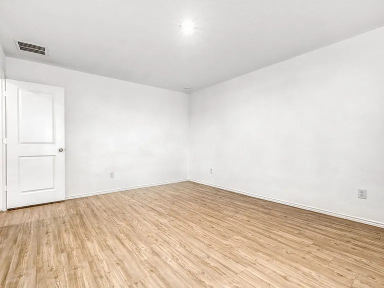 7102 Satellite Dr — Photo 12