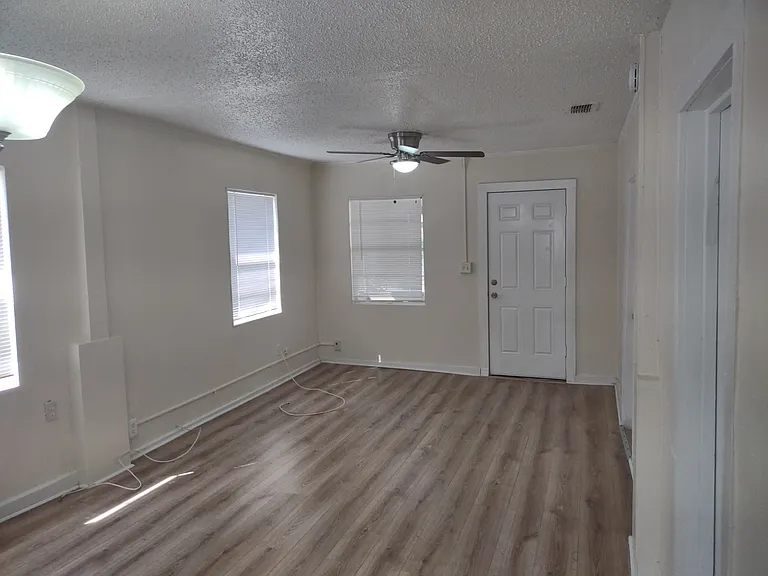 1407 Monroe Ave — Photo 3