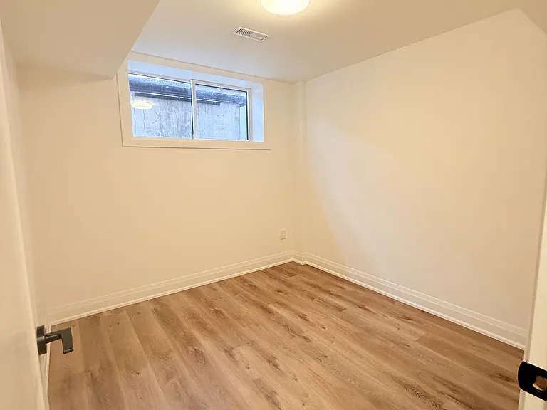 19 Arrowsmith Ave #5B — Photo 15