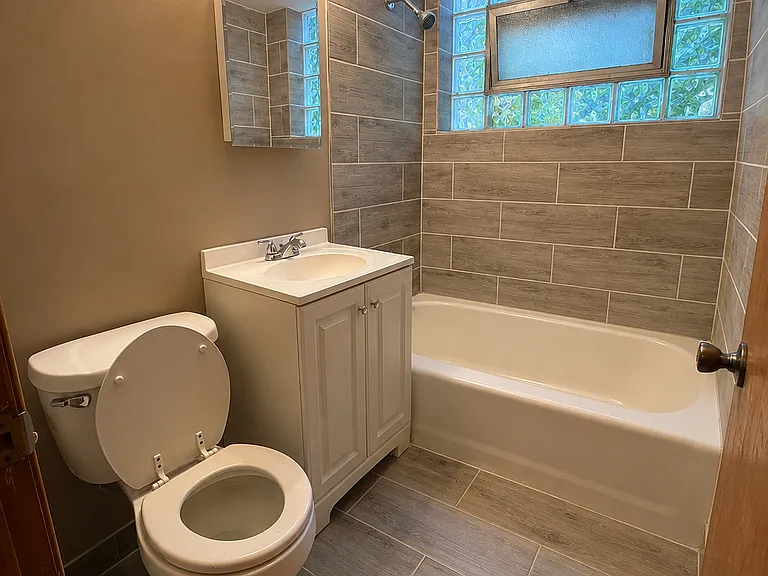 8113 S Exchange Ave #2 — Photo 2