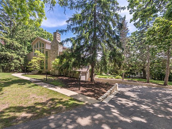 2nd image of 3N010 Lakeview Ct