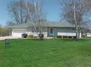 44 W Mount Vernon Rd, Waterloo, IA 50703