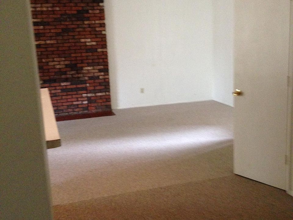 1st image of 20 Village Dr
