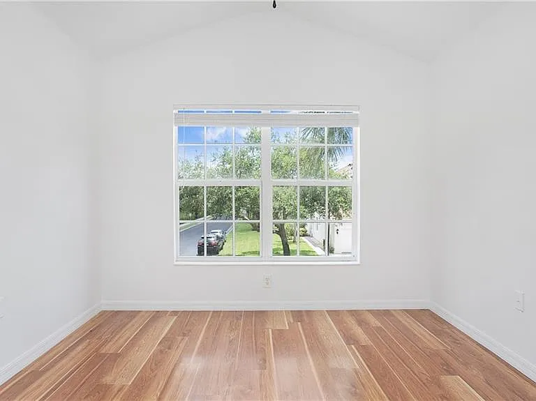 880 Hampton Cir — Photo 28