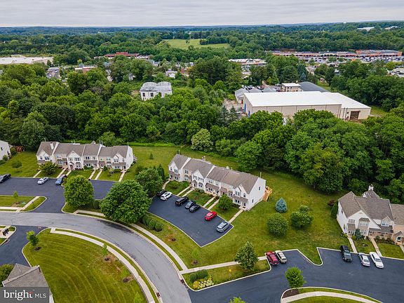 3rd image of 187 Cambridge Cir #90