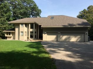 9650 Ravine Ridge Dr SE, Caledonia, MI 49316