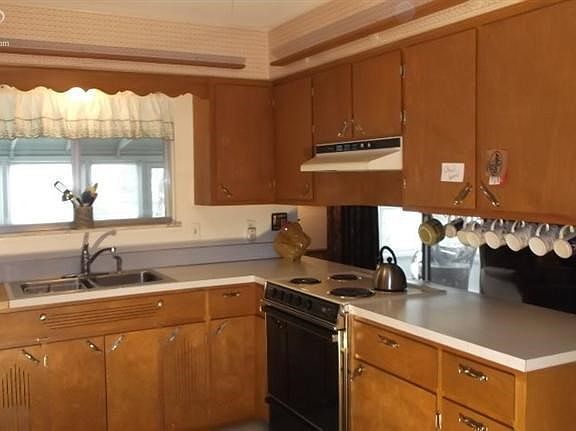 3rd image of 8388 Manchester Dr