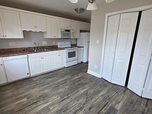 3rd image of 326 Browning Dr