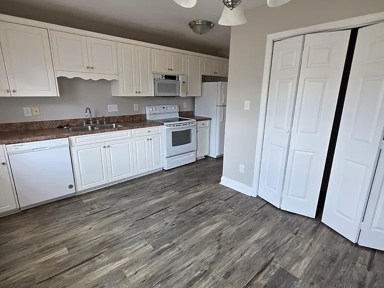 326 Browning Dr — Photo 3