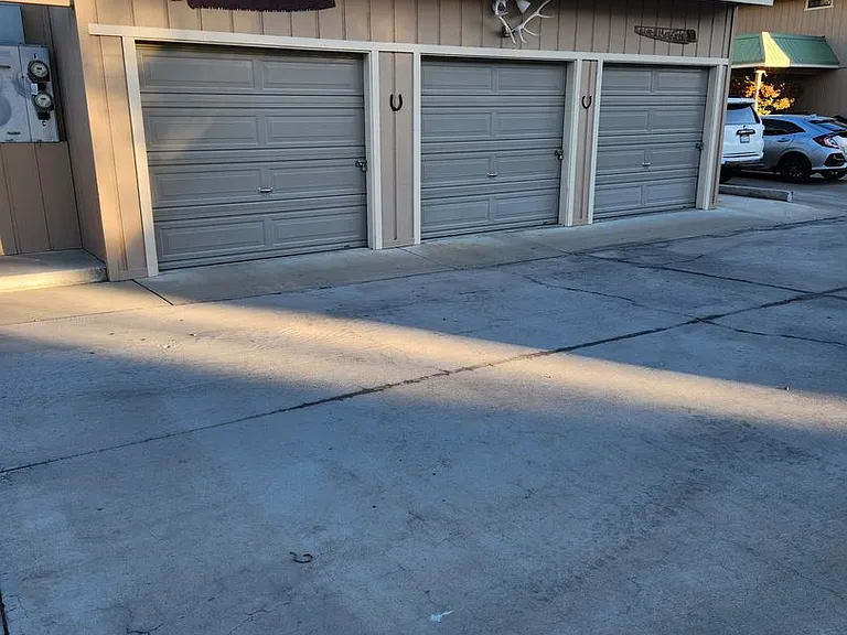 760 W Pine St — Photo 15