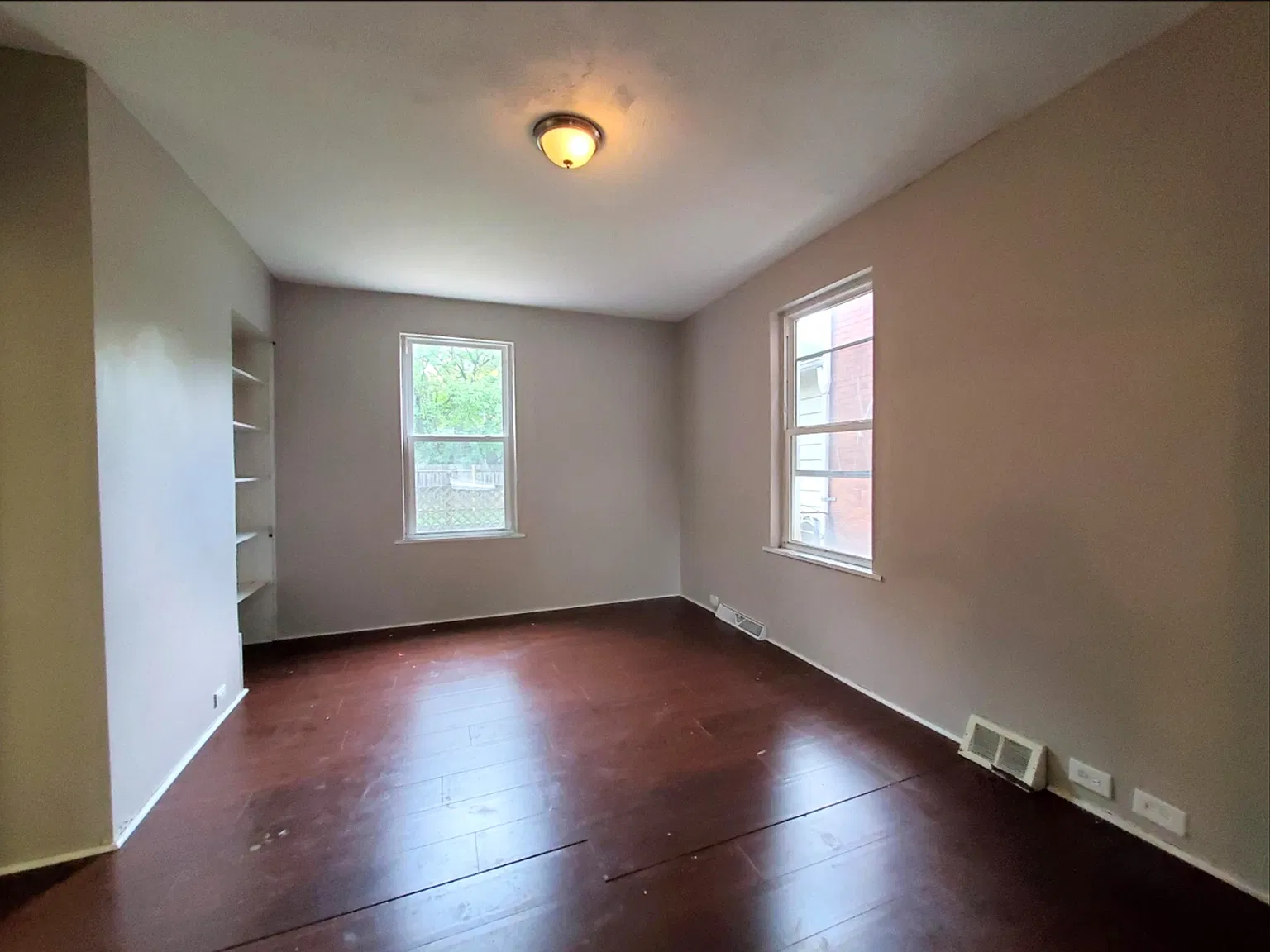 5 bed, 1944 sqft, $1,995 — Photo 3