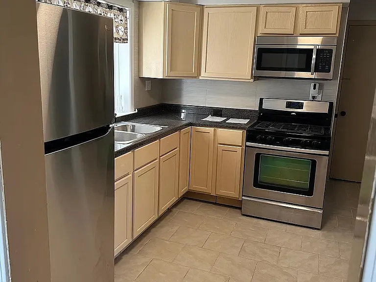 5322 S 72nd Ct #1 — Photo 4