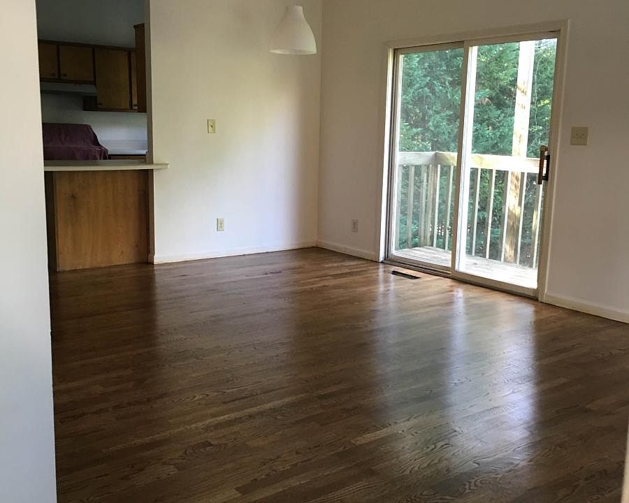 2nd image of 544 Greenwood Ave NE