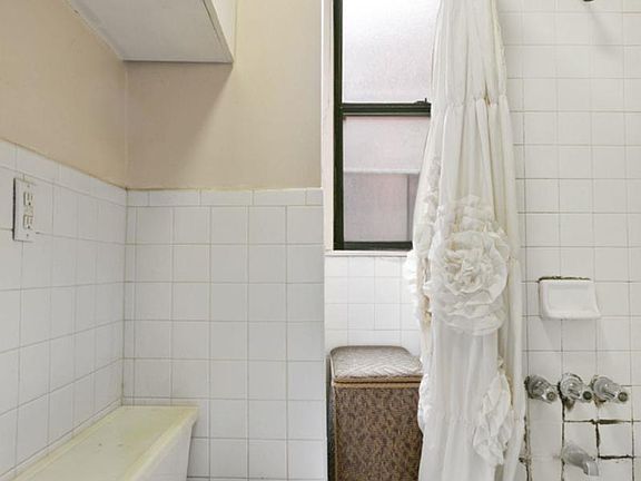 5th image of 406 W 47th St APT 2B