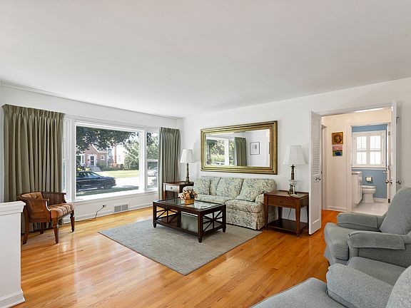 2nd image of 5312 Crain St