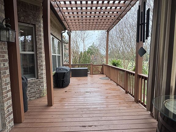 5th image of 409 Valley Spring Dr