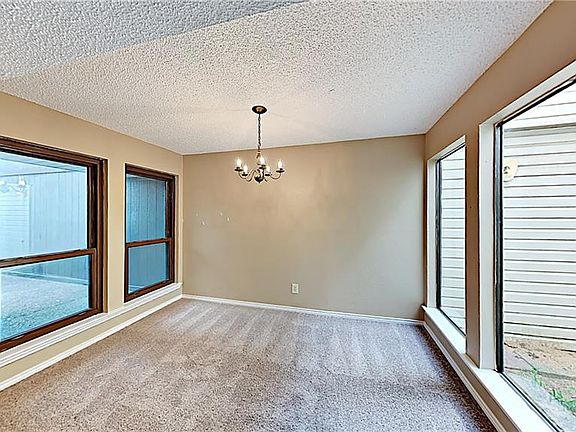 3rd image of 606 Carriage Way