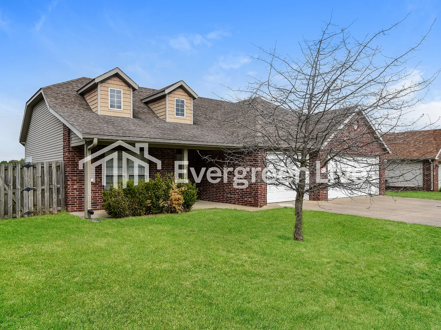 4 bed, 2.0 bath, 1932 sqft, $1,745 — Photo 2