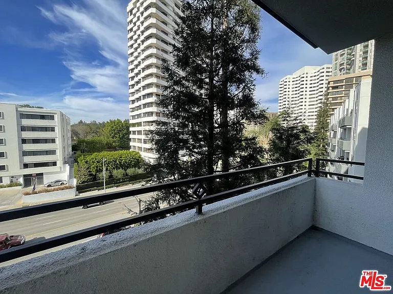10610 Wilshire Blvd #533 — Photo 5