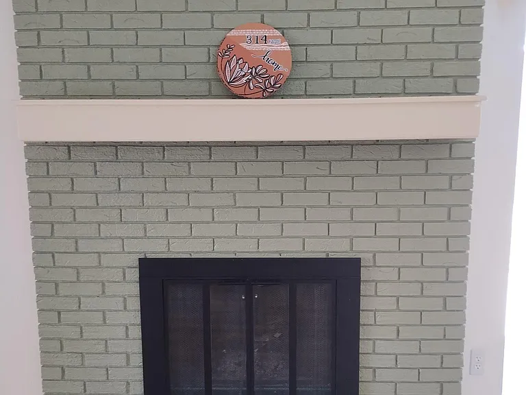 314 Eagle Ct — Photo 2