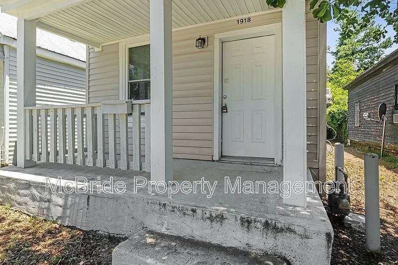 1 bed, 1.0 bath, 780 sqft, $950 — Photo 2