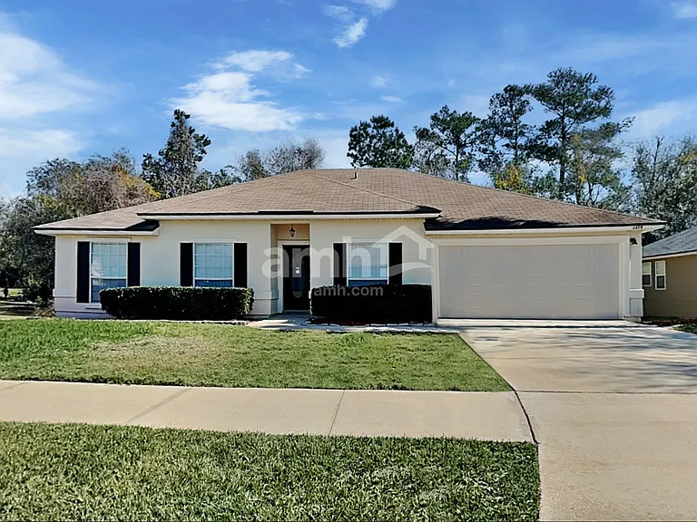 1379 Samantha Cir E — Photo 1