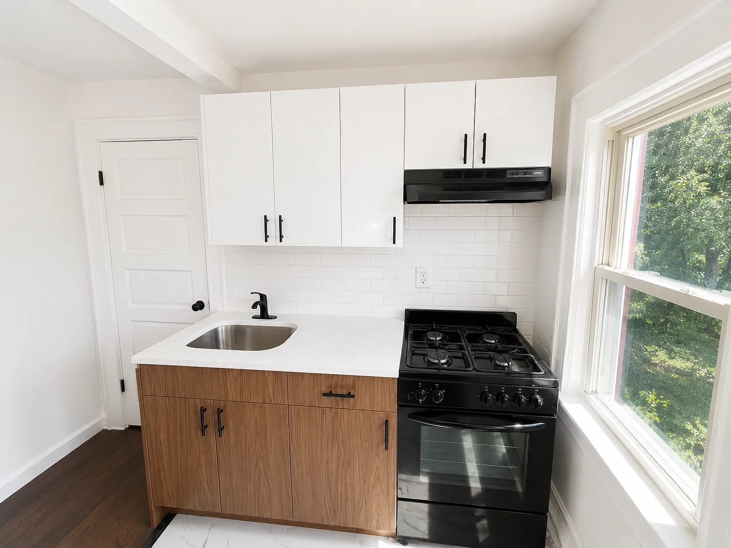 2 bed, 1000 sqft, $1,595 — Photo 1