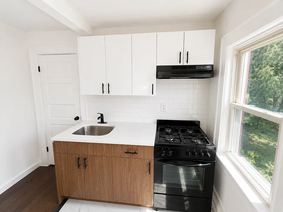 288 Weequahic Ave #3