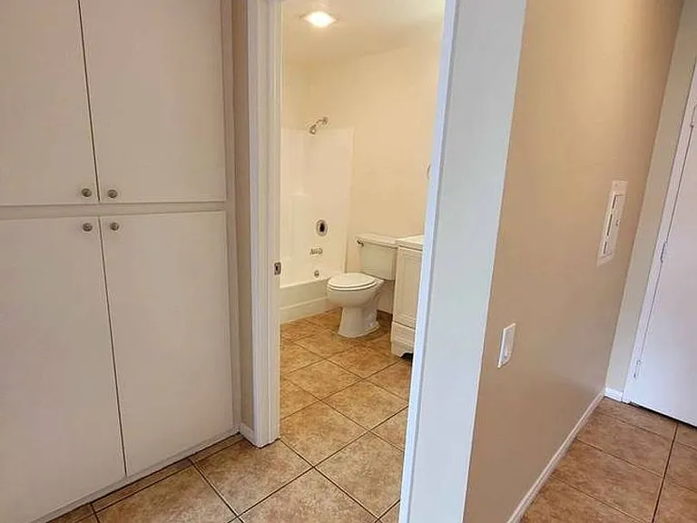 Burkhart Apartments — Photo 20