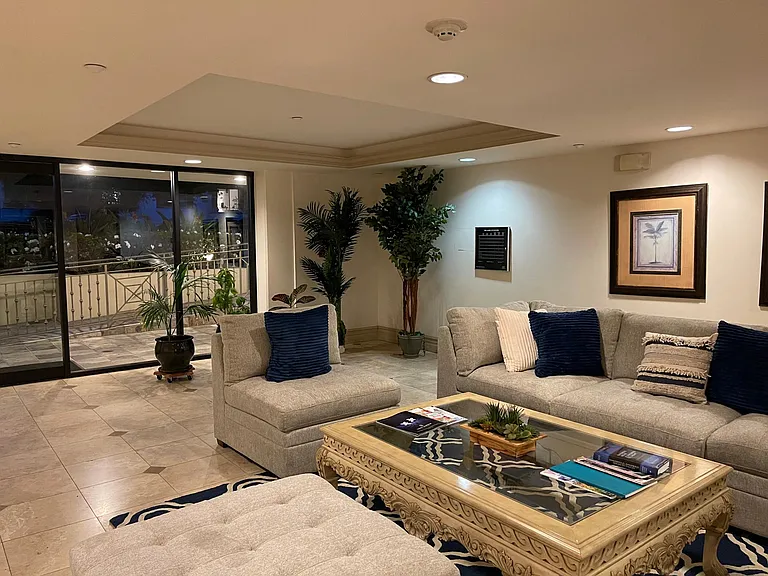 1337 Wellesley Ave #104 — Photo 35