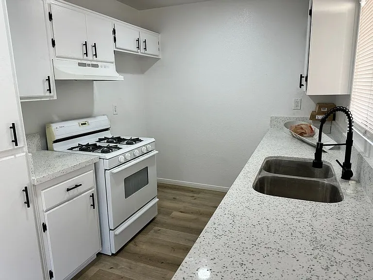 17785 Carson Cir — Photo 2