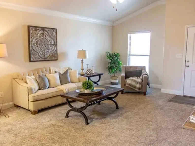 6918 Corral Dr — Photo 2