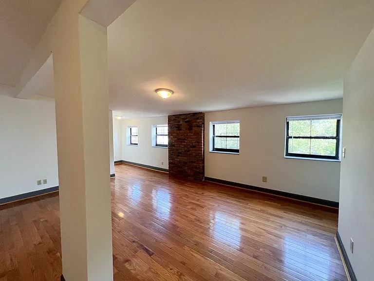 1411 Main St — Photo 5
