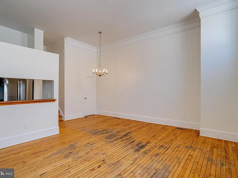 821 S Sharp St — Photo 5