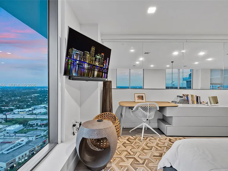 121 NE 34th St #Penthouse 3217 — Photo 22
