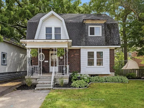 17 Elizabeth St, Welland, ON L3C 4M2