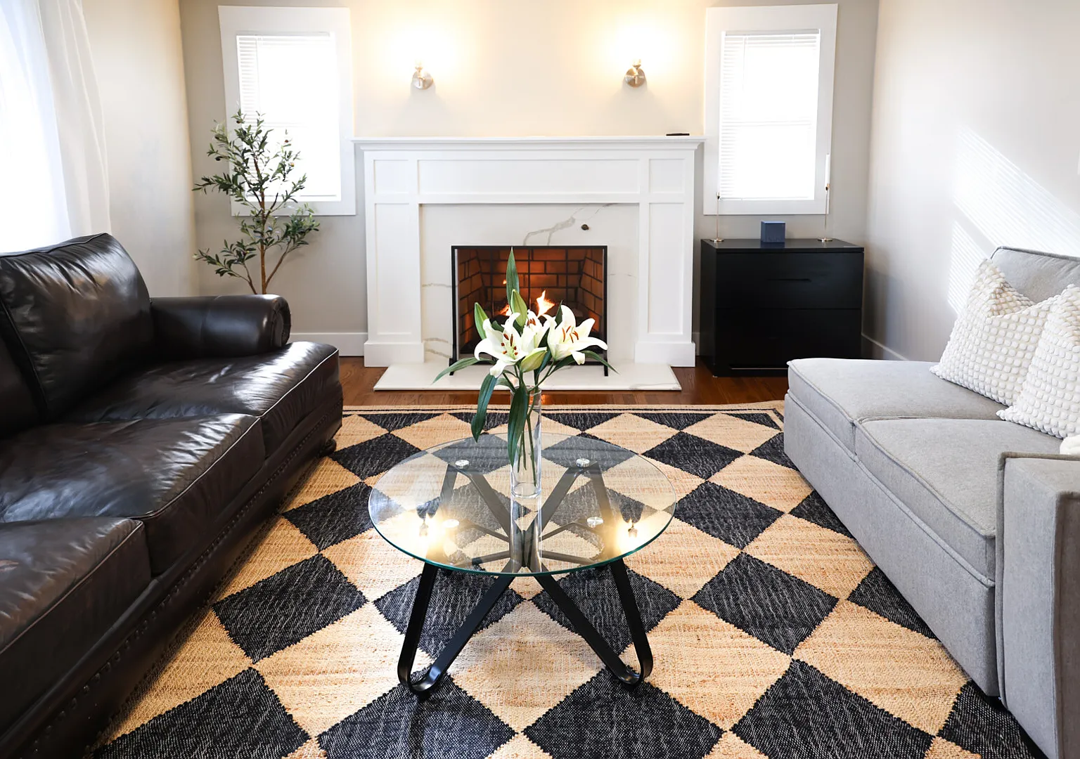 Pet-Friendly 4BD 2BA with a Fireplace & Spacious Back Yard (NJ, NYC) — Photo 4