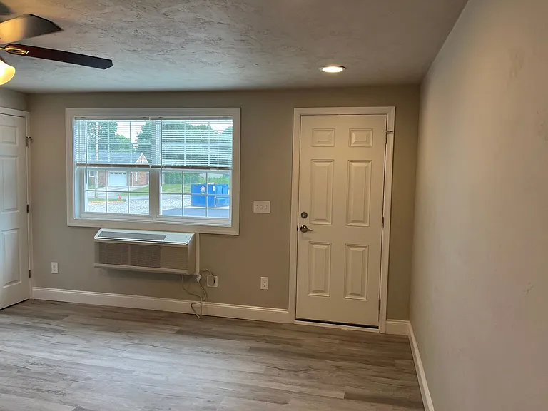 Salem Run Apartments - Phase 1 — Photo 25