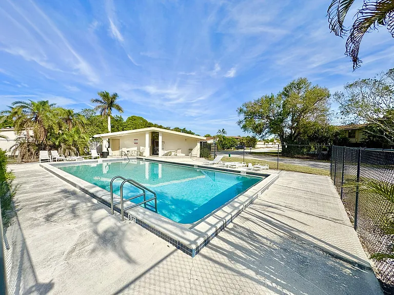 5389 Treetops Dr — Photo 11