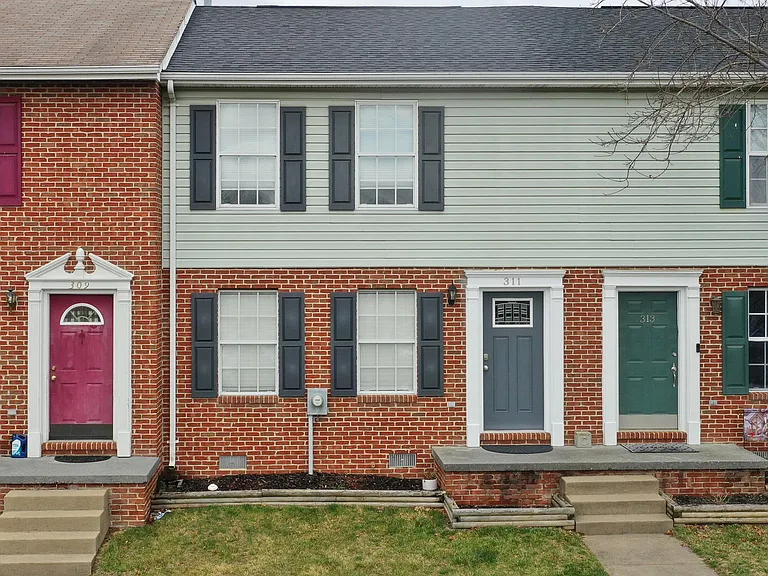 311 Willowbrook Ct — Photo 1
