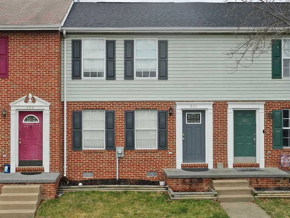 311 Willowbrook Ct