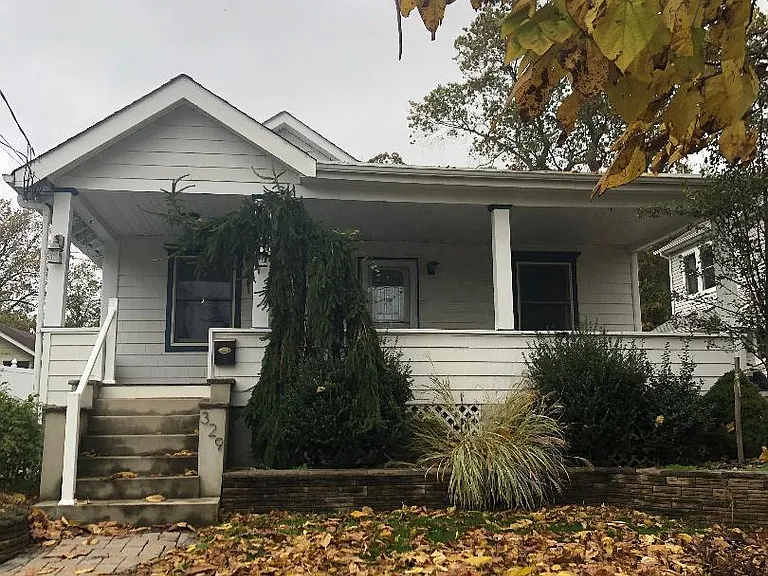 329 Wells Ave — Photo 1