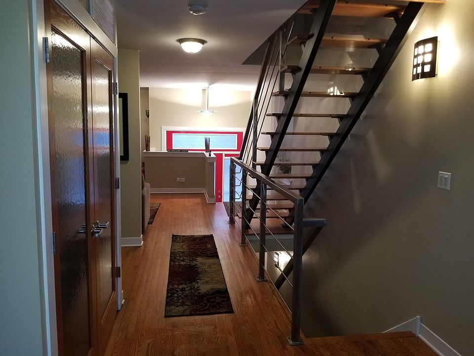 2nd image of 520 E 41st St