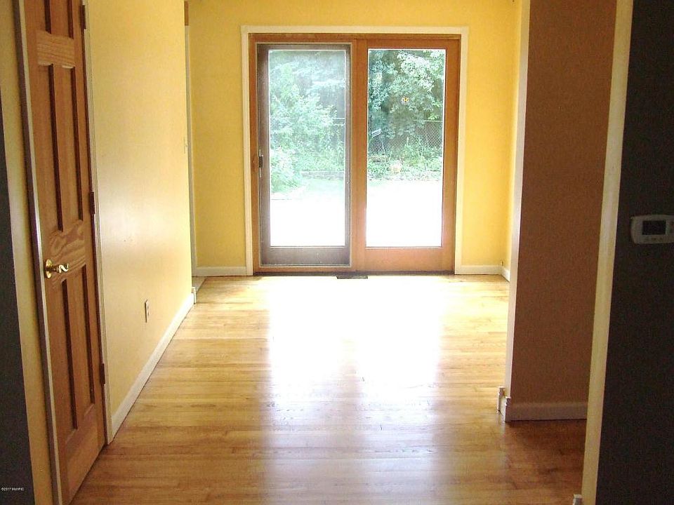 1st image of 2726 Albert Dr SE