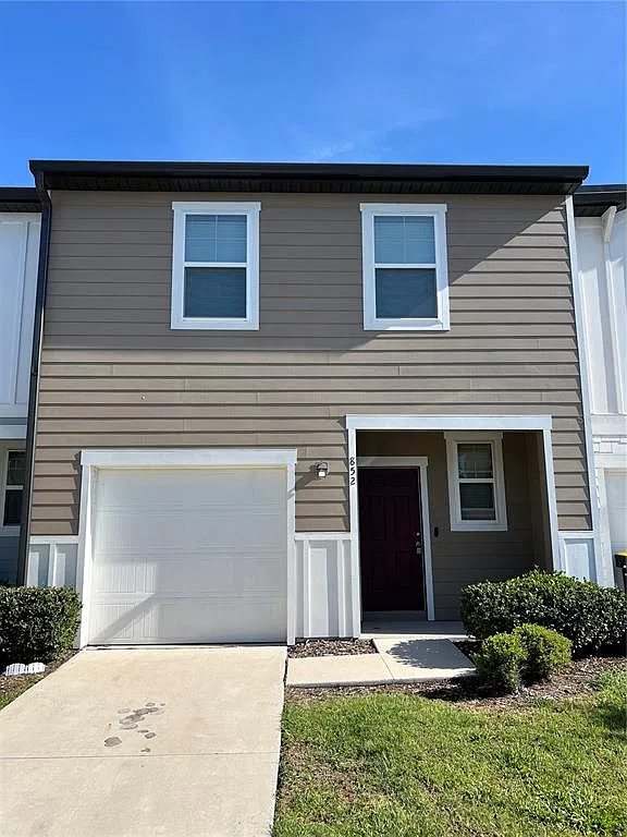 3 bed, 2.5 bath, 1404 sqft, $1,800 — Photo 2