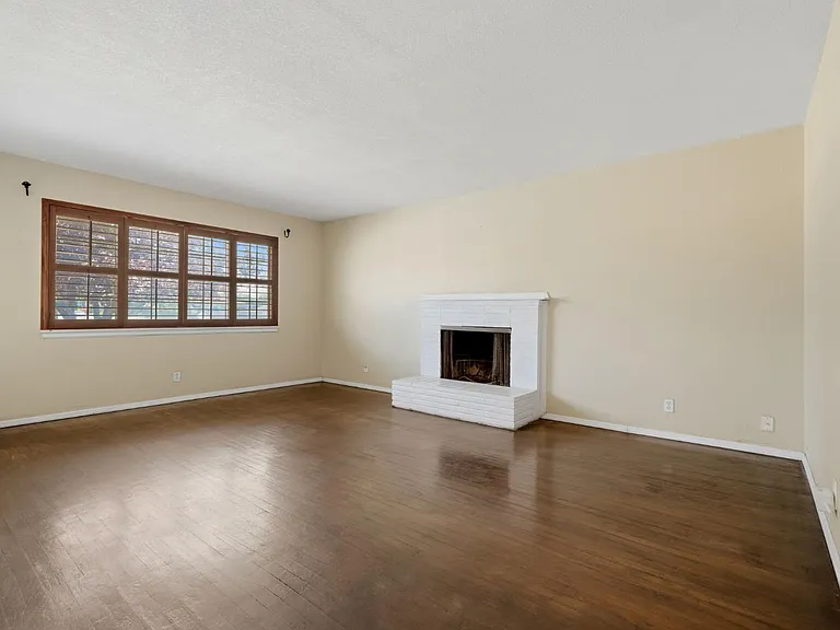 2519 E Buckingham Way — Photo 9