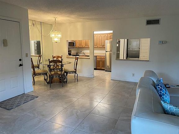 3rd image of 518 Shady Pine Way APT B1