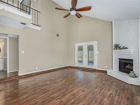 3rd image of 2815 Parkwood Manor Dr