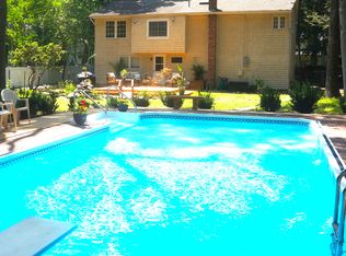 1 Alberta Ct, Smithtown, NY 11787